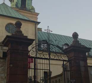 Wejście do kościoła 