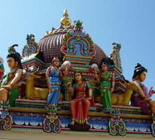 Viele schöne hinduistische Skulpturen