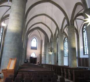 Vom Altarbereich in die Kirche fotografiert