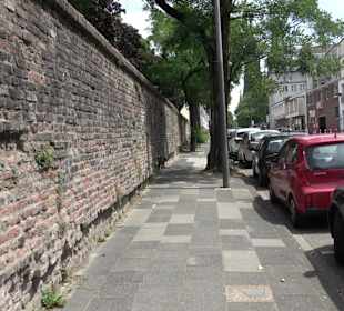 Römische Stadtmauer an der Burgmauer