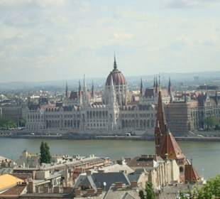Budapester Parlament an der Donau