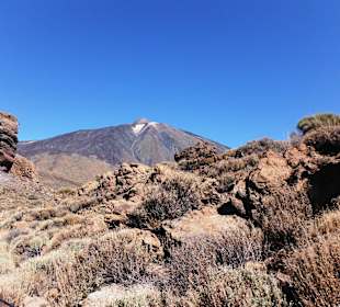 Gipfel mit Magmaschlot im Vordergrund