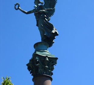 Säule im Park