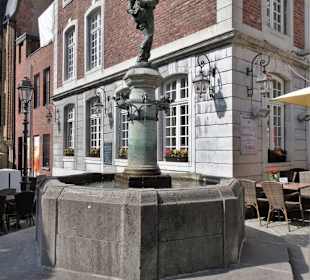 Ansichten des Hühnerdieb-Brunnens