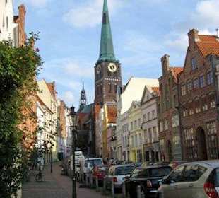 Straßenzugang von der Trave aus