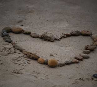 Juttas Herz am Strand