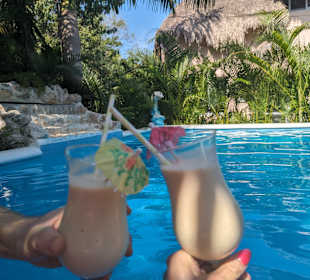 Pool und Cocktails bei den Santis 