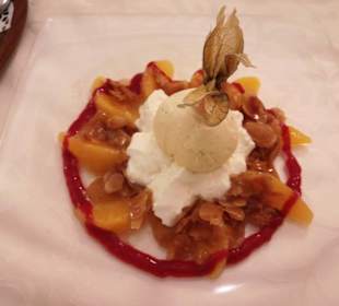 Vanilleeis, Orangensalat Amaretto-Mandeln