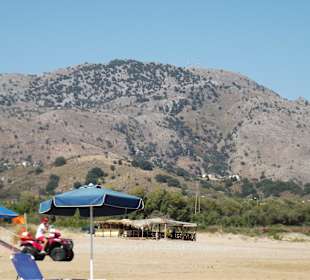 Berglandschaft am Strand