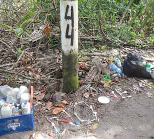 Tortuguero Beach NOONEWAY Plastikmüll