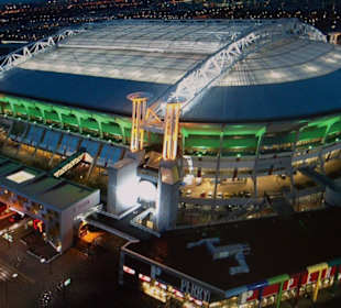 Foto der Arena bei Nacht