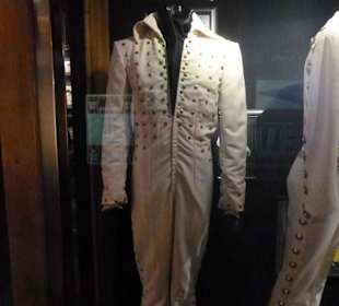 Einer seiner vielen Anzüge