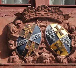 Das Wappen der Familien der Burg