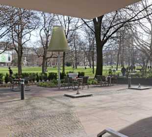 Ausblick zum Schloßgarten vom Café