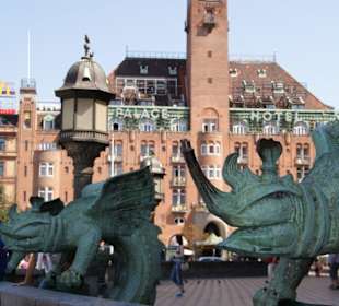 Fabelwesen auf dem Rathausvorplatz