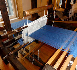 Webstühle im Erdgeschoss