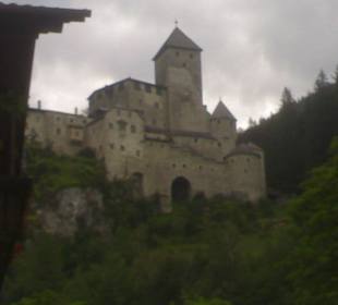 Castello visto dalla strada d'accesso