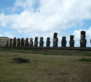 Моаи с острова Пасхи.