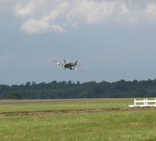 Spitfire im Tiefflug