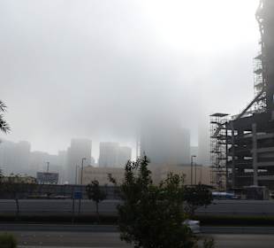 Morgens lag Abu Dhabi im Nebel