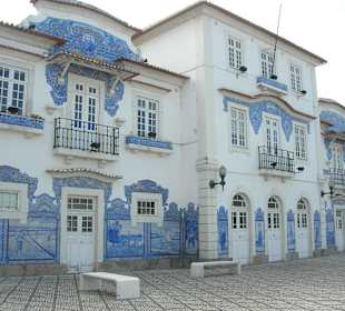 Fachada de la estación de tren de Aveiro