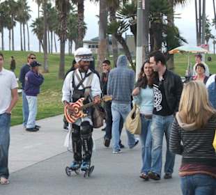 Spaziergänger am Ocean Front Walk