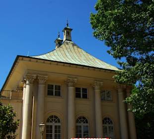Seitliche Gebäude vom Schloss
