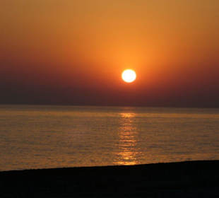 Sonnenuntergang direkt am Meer