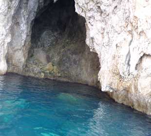 Kurzer Aufenthalt in einer Grotte.