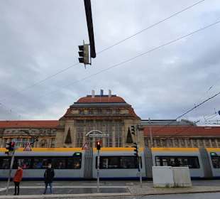 Mit Straßenbahnanschluss 