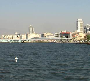 Blick vom Boot nach Izmir