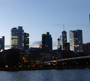Blick vom linken Mainufer (Sachsenhausen)