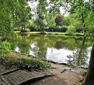 Spaziergang durch die sommerlichen Graftanlagen