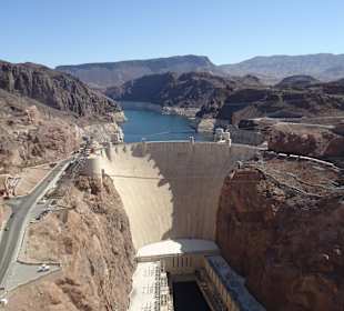 Впечатляющая плотина Гувера