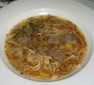 Tafelspitzbouillon mit Kräuterfrittaten