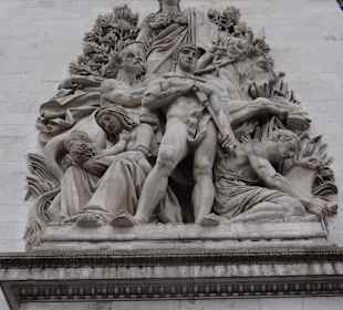Łuk Triumfalny z bliska