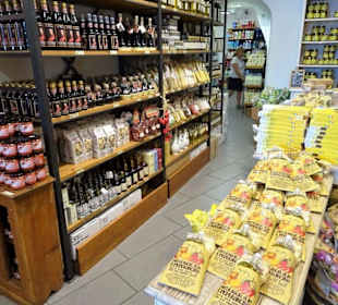 Rundgang durch den Feinkostladen El Botegher