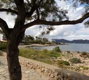 Entlang der Strandpromenade Cala Millor