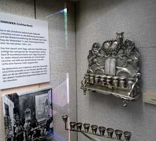 In der historischen Synagoge des Museums