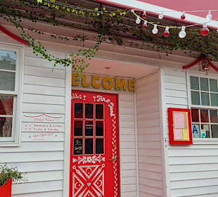 Und dazwischen ein normales Haus - es fiel au 