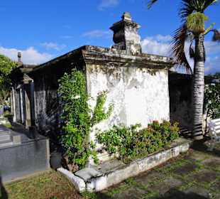 Rundgang über den alten Friedhof am Meer