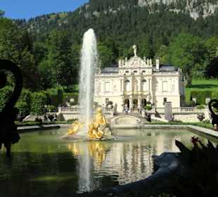 Fontäne über dem Wasserbecken