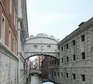 Kanály, mosty a gondoly - symbol Benátek