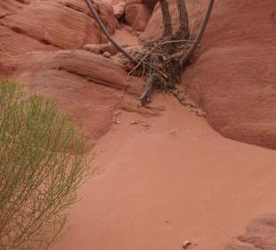 Sand zwischen den Felsen
