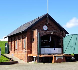Rundgang durch den Rettungsschuppen des Museums