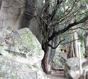 Пещерный храм