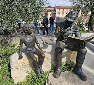 Statue Monumento all'Alpino am Hafen