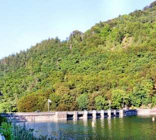 Blick auf die Staumauer Marsberg