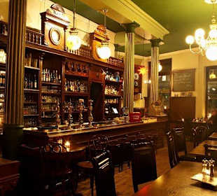 Original Tresen in urigem Ambiente