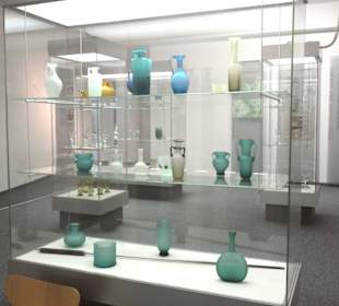 Rundgang durch die Ausstellung des Glasmuseums